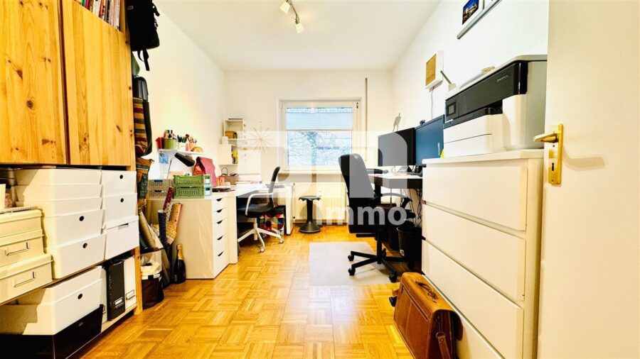 (R)eserviert! Etagenwohnung mit Balkon, Kellerraum und Garage - Kinderzimmer / Gäste / Büro